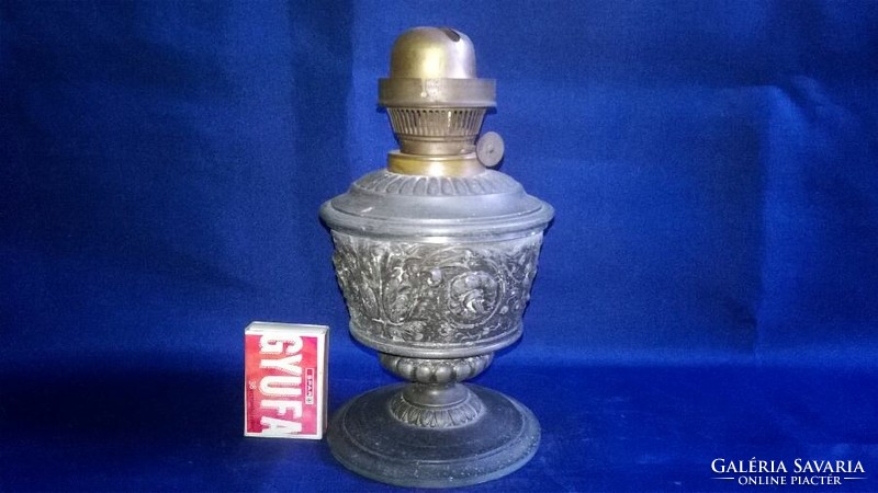 Antique kerosene lamp, without cylinder 1.