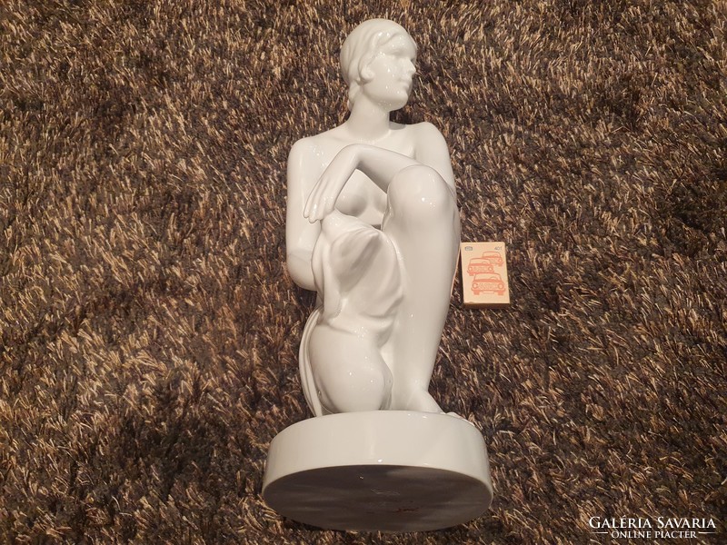 Nude porcelain bathing girl from Herend, large size, flawless