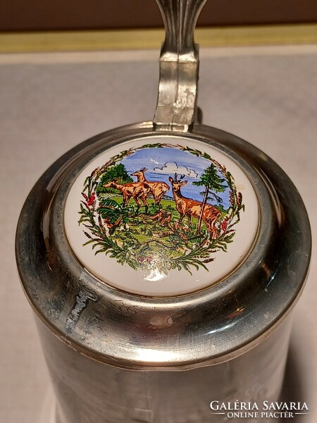 Hunting cup with tin lid and porcelain insert