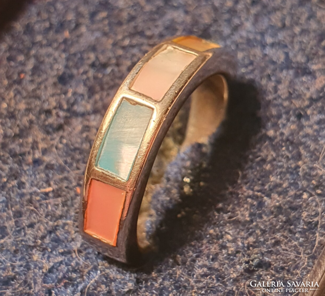 Women's silver ring with shell inlay