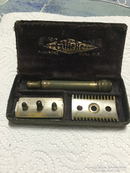 Old Gillette travel razor