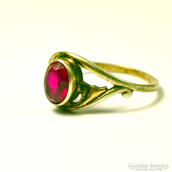 Gold-plated silver ring with a polished ruby stone