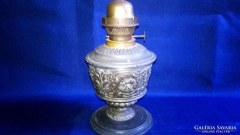Antik petróleumlámpa , cilinder nélkül 1.