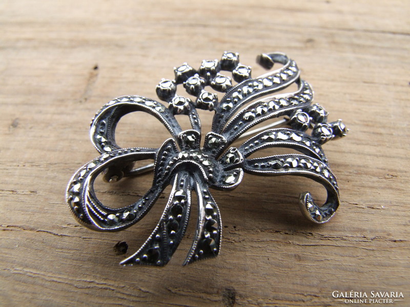 Silver brooch with marcasite (221127)