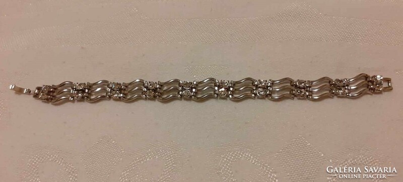 Showy, casual silver-colored bracelet decorated with polished glass