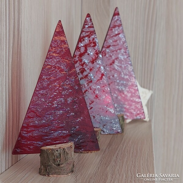 Red cathedral glass Christmas tree set of 3 in a wooden base