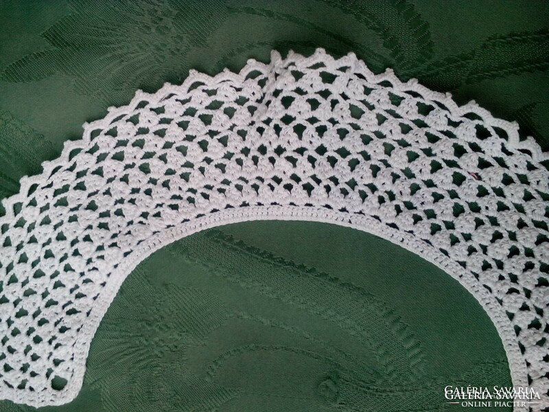 Crocheted collar, handmade