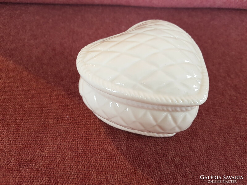 For Christmas! Heart-shaped porcelain bonbonnier