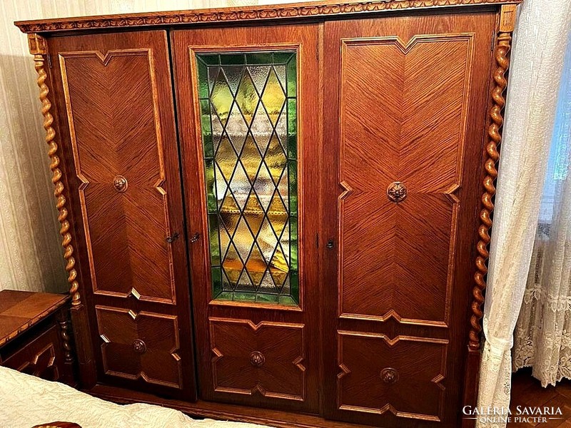 Colonial 3-door wardrobe