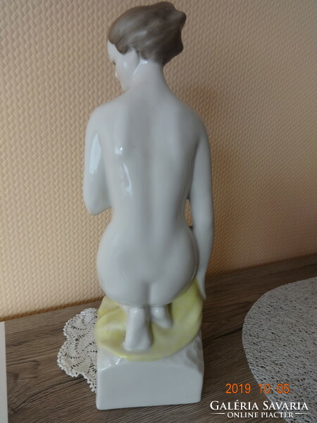Régi, nagyméretű hollóházi porcelán figura, női akt szobor