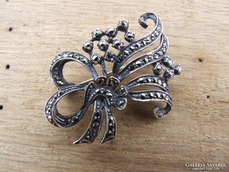 Silver brooch with marcasite (221127)