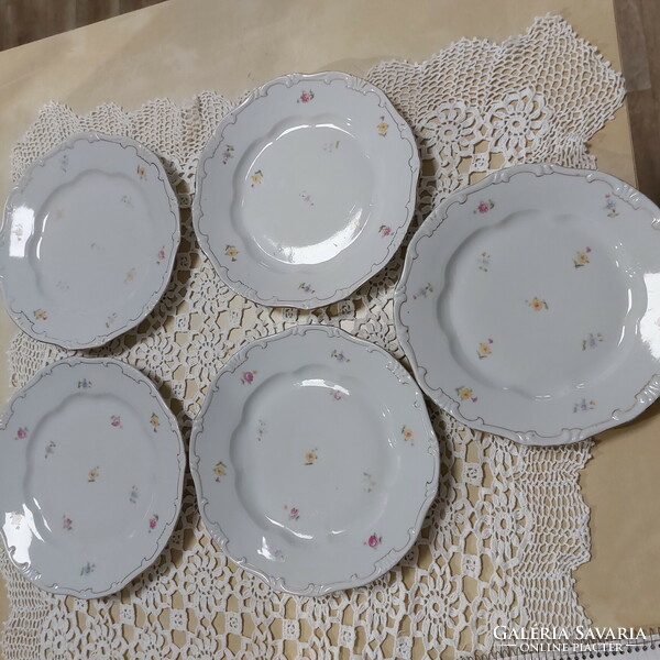 Zsolnay szép kisvirágos porcelán lapos tányérok
