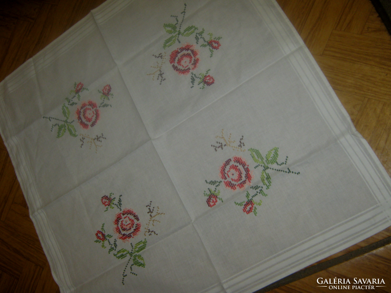 Retro embroidered tablecloth 76 cm x 76 cm cross stitch