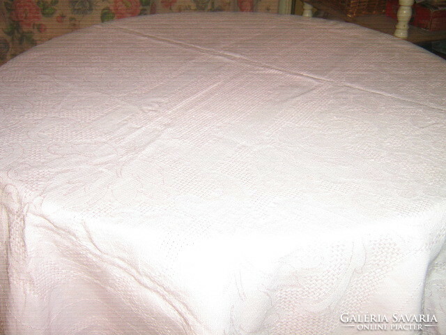 Beautiful antique baroque leaf pattern pink woven tablecloth