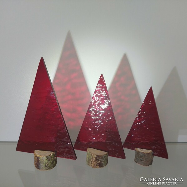 Red cathedral glass Christmas tree set of 3 in a wooden base