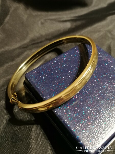 Gold bracelet