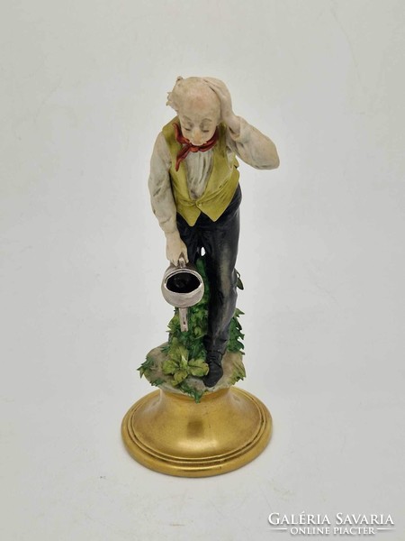 Olasz Capodimonte porcelán férfi Kertész Bennachio 16cm