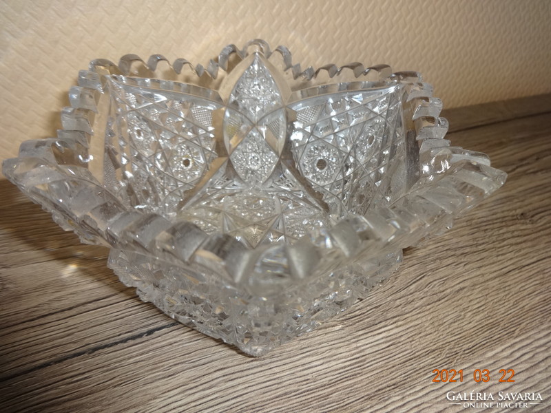 Richly polished, zigzag, serrated rim lead crystal offering bowl, decorative bowl