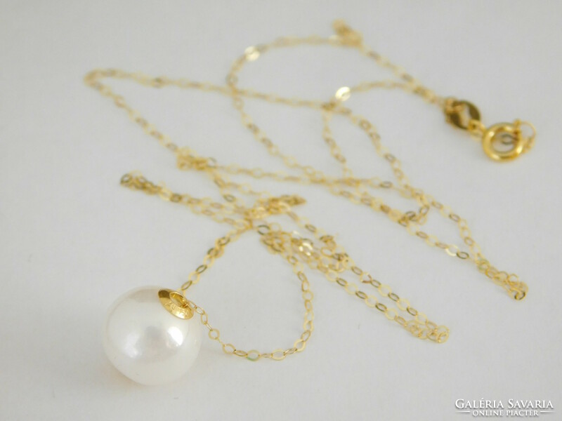 Pearl 18k gold pendant and 18k gold necklace