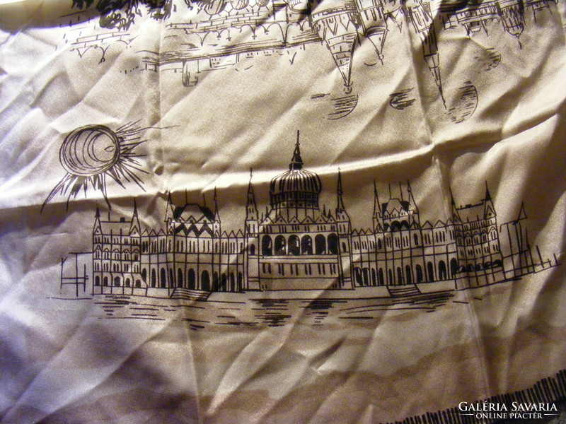 Retro scarf Budapest 86 x 86 cm
