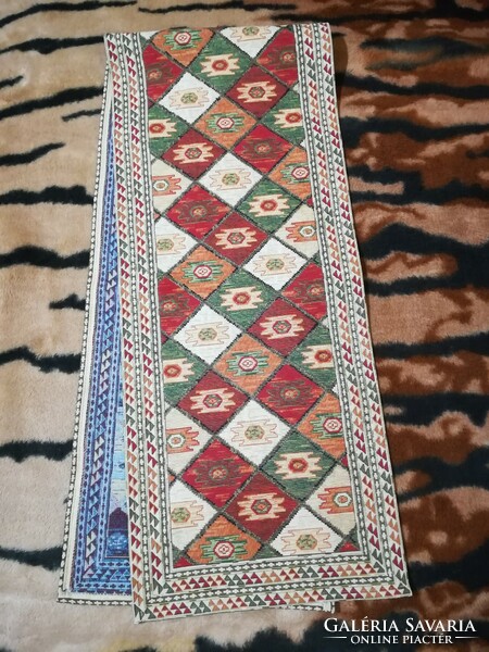 Tapestry woven tablecloth. 154 cm x 31 cm.