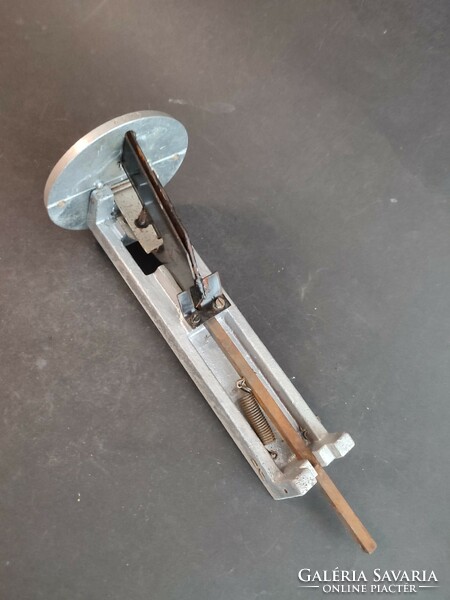 Két forintos pénz bedobó automatika retro játékgépbe, egyéb ipari emlék- EP