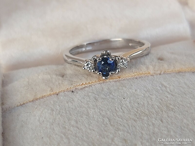 New white gold ring brill/sapphire