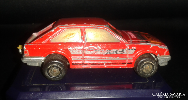 Majorette no.212 Ford escort xr3 - made in France 1/52 - metal base