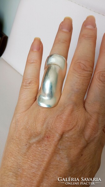 Extravagant silver ring