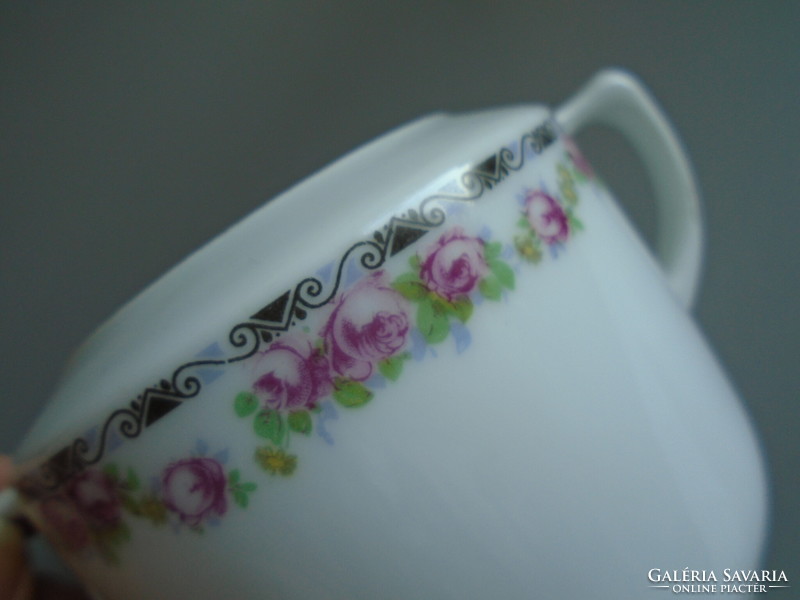 Sugar bowl with rose garland.