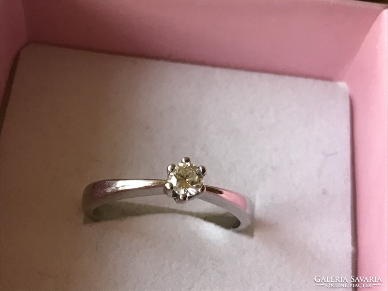18K white gold ring with 0.21 ct brilliant