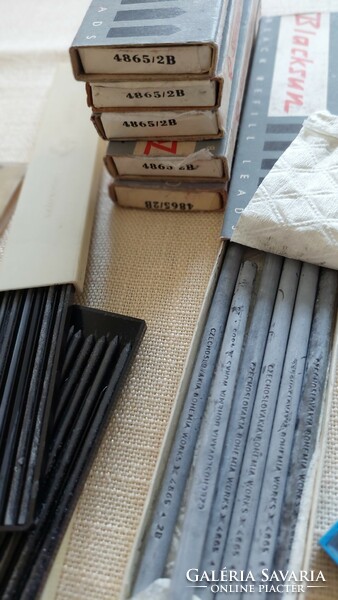 Artist supplies, old graphite pads, drawing kit tour