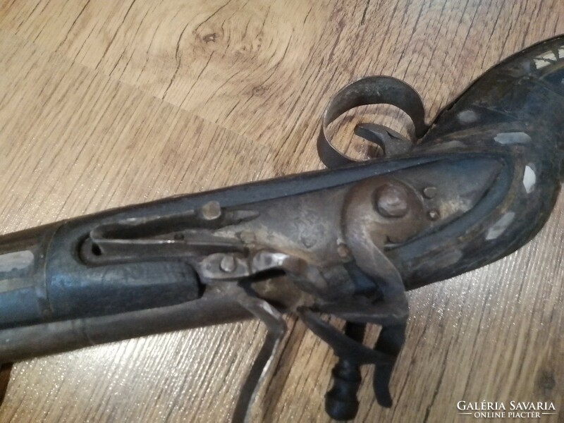 Antique flintlock rifle