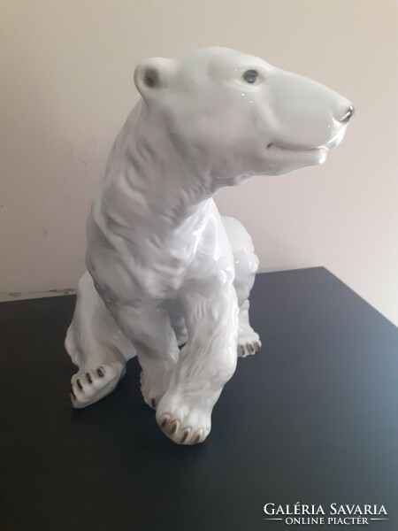 Nagymérteű Royal Dux jegesmedve