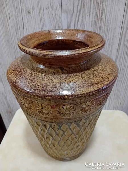Ceramic vase with a rare pattern