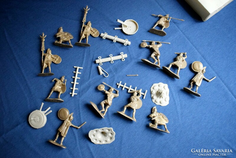 Roman legion soldier figurines and equipment pack of goods from 4.5 cm toy