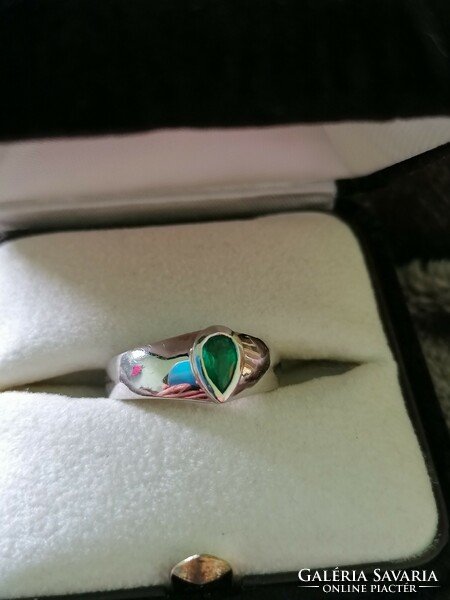 18 carat Colombian emerald gemstone gold ring