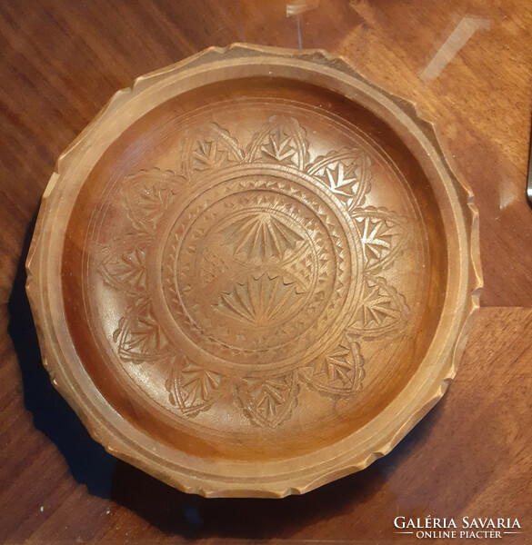Vastagfalu carved bowl, plate. 16X4 cm.
