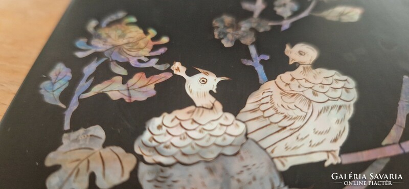 Kínai kagylóhéj berakásos pávás falikép