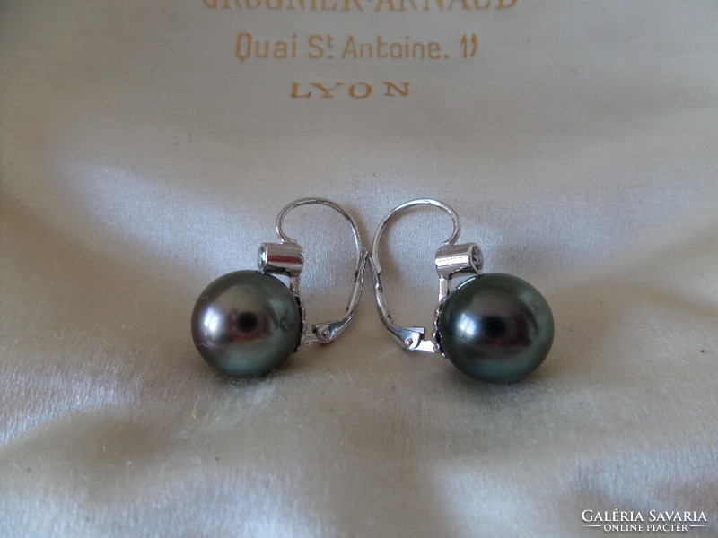 Pair of white gold Tahitian pearl-brille earrings