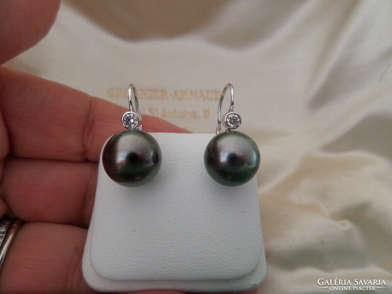 Pair of white gold Tahitian pearl-brille earrings