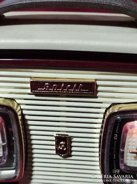 Spirit vintage portable radio am/fm