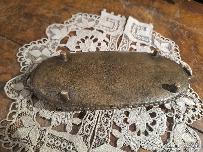 Victorian bronze bowl with a mouse around 1900