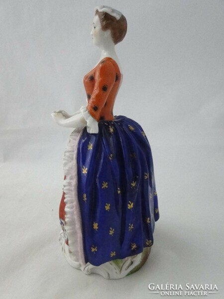 6093 Antique Altwien porcelain female figure