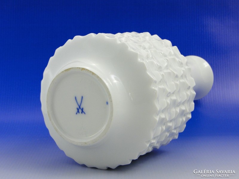 6983 Antique designed ludwig zepner Meissen porcelain vase with swords