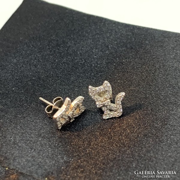 Silver cat earrings, decorated with zirconia