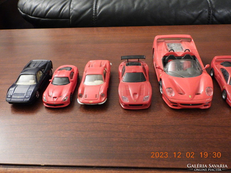 Ferrari (és egy Dodge Viper) modell, kis autó gyűjtemény eladó