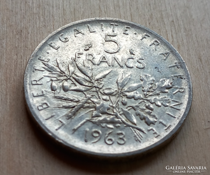 2 silver French 5-crown coins from 1961 and 1963 shown in the pictures are for sale