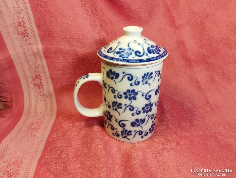 Gyönyörű kínai porcelán csésze, fedővel, szűrővel