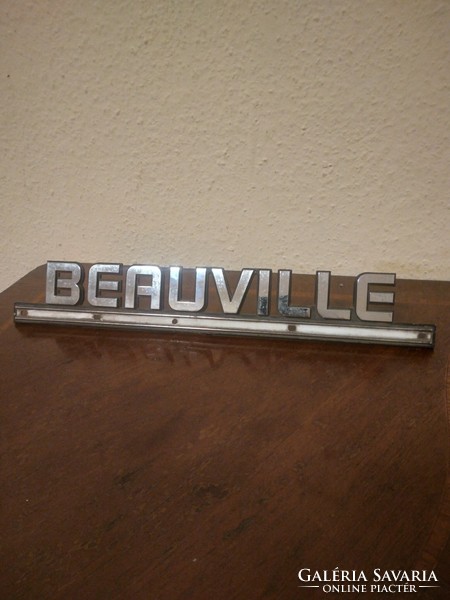 Beauville inscription, it was on a Chevrolet bus, from the 80s, size 31 cm long, 5 cm wide, spiater.